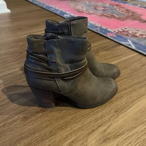 Women's Gray Ankle Boots